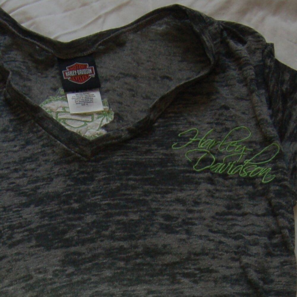 Vintage Women's grey Harley Davidson t-shirt